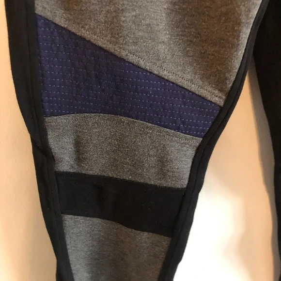 BCBG Max Azria - Picture 4 of 8